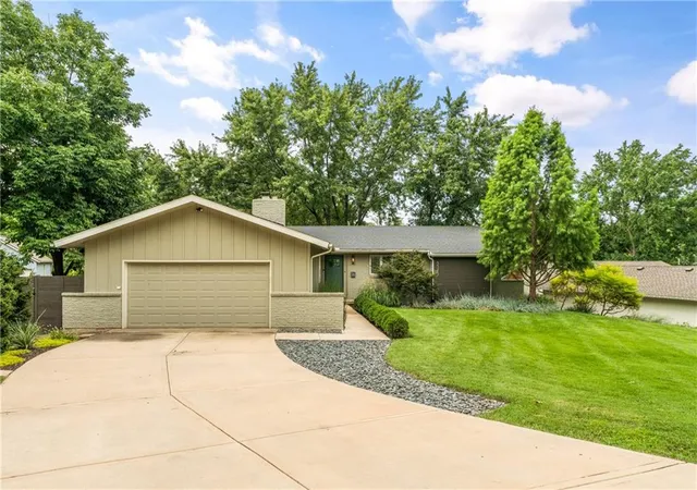 2nd image of 3315 W 98th St, Leawood, KS 66206 | MLS# 2637844