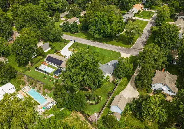 63rd image of 3315 W 98th St, Leawood, KS 66206 | MLS# 2637844