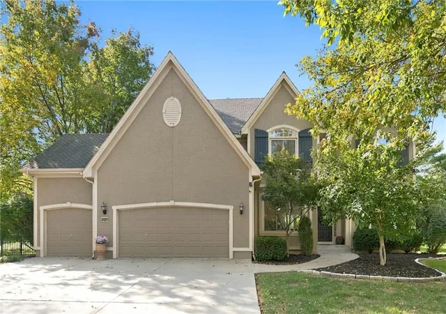 Photo 3 of Single family home for sale at 14252 Granada Ct, Overland Park, KS 66224 | MLS# 2637847 | Listing updated on 2026-10-19