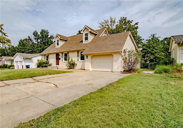 Photo 3 of Single family home for sale at 309 Hillcrest Dr, Warrensburg, MO 64093 | MLS# 2637850 | Listing updated on 2026-08-28
