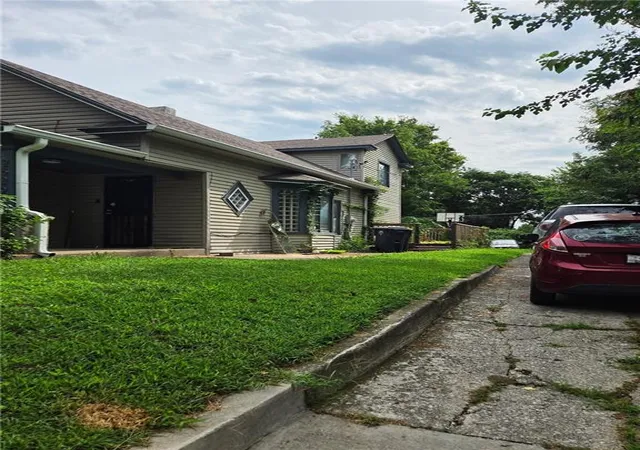 2nd image of 2629 Elmwood Ave, Kansas City, MO 64127 | MLS# 2637854