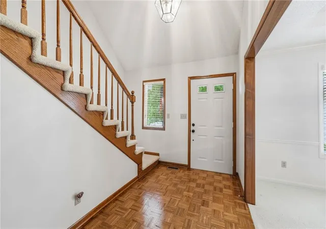 Photo 4 of Single family home for sale at 1633 NE Thames Dr, Lees Summit, MO 64086 | MLS# 2637856 | Listing updated on 2026-08-21
