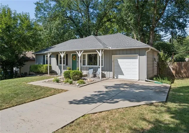 Photo 1 of Sale Pending at 9006 Switzer St, Overland Park, KS 66214 | MLS# 2637858 | Listing updated on 2026-09-06