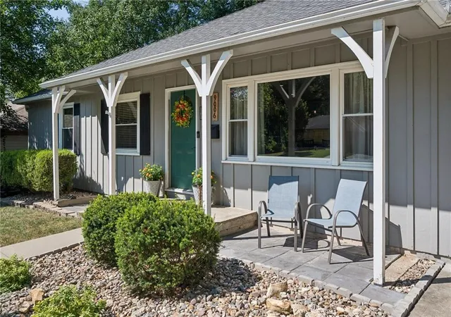 Photo 2 of Sale Pending at 9006 Switzer St, Overland Park, KS 66214 | MLS# 2637858 | Listing updated on 2026-09-06