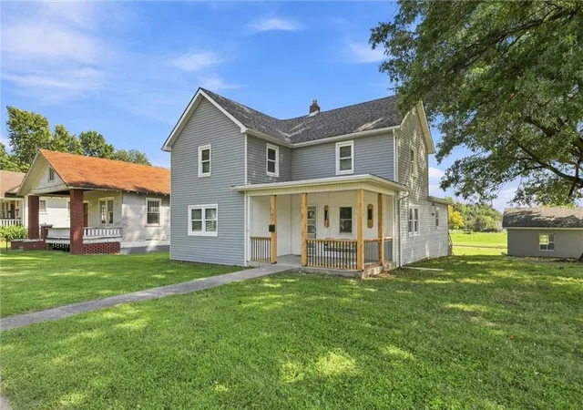 Photo 3 of Sale Pending at 107 E 15Th St, Higginsville, MO 64037 | MLS# 2637860 | Listing updated on 2026-08-30