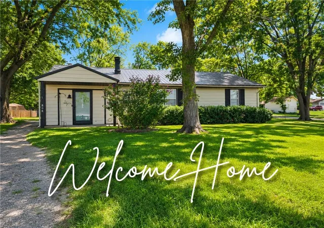 1st image of 808 S State Route F Hwy, Garden City, MO 64747 | MLS# 2637878
