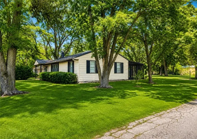 Photo 3 of Single family home for sale at 808 S State Route F Hwy, Garden City, MO 64747 | MLS# 2637878 | Listing updated on 2026-09-22