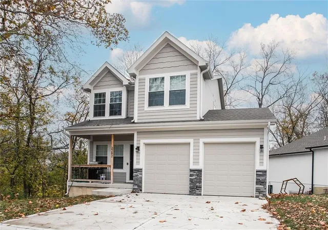 Photo 2 of Single family home for sale at 2202 N Woodsbury Rd, Independence, MO 64058 | MLS# 2637882 | Listing updated on 2026-10-01