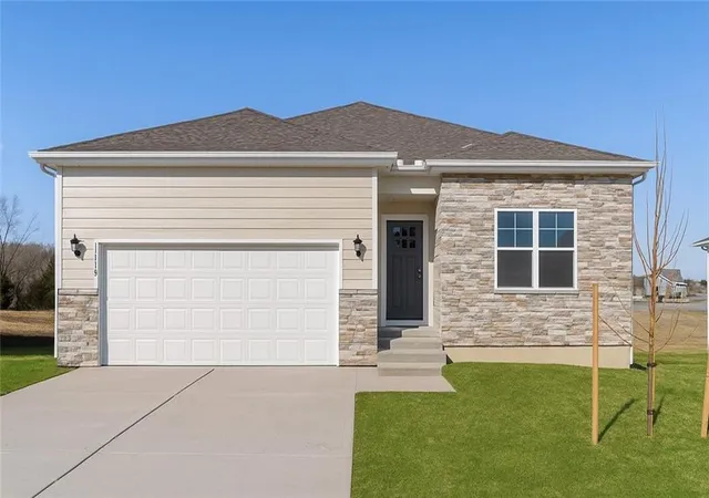 1st image of 200 Lake Meadows Dr, Smithville, MO 64089 | MLS# 2637885