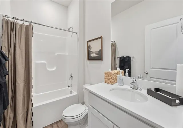 3rd image of 200 Lake Meadows Dr, Smithville, MO 64089 | MLS# 2637885