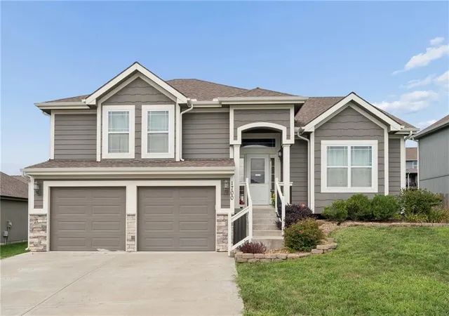 Photo 3 of Single family home for sale at 1700 Chestnut St, Kearney, MO 64060 | MLS# 2637887 | Listing updated on 2026-08-23