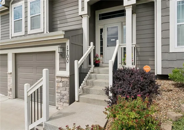 Photo 3 of Single family home for sale at 1700 Chestnut St, Kearney, MO 64060 | MLS# 2637887 | Listing updated on 2026-08-23
