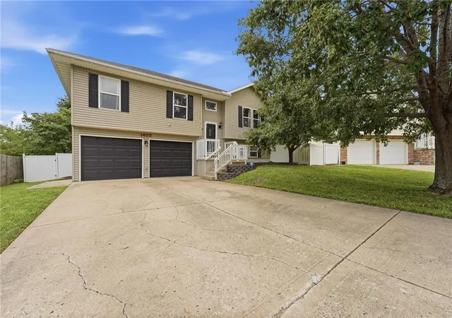 1st image of 1403 Glenda Ter, Cameron, MO 64429 | MLS# 2637890