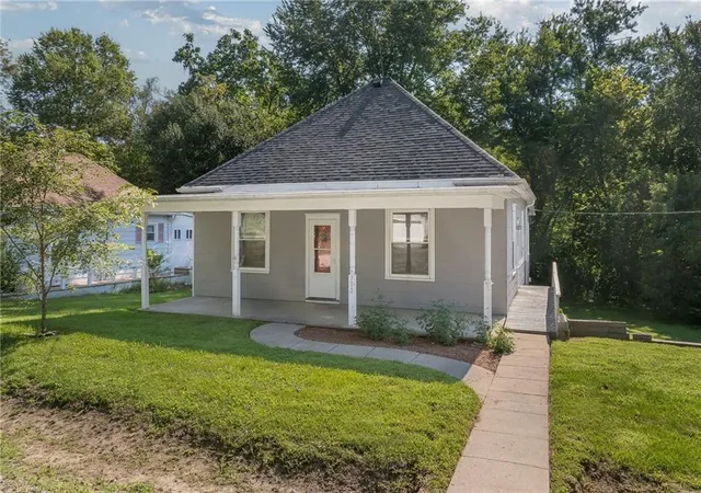 1st image of 302 N Chestnut St, Forest City, MO 64451 | MLS# 2637893