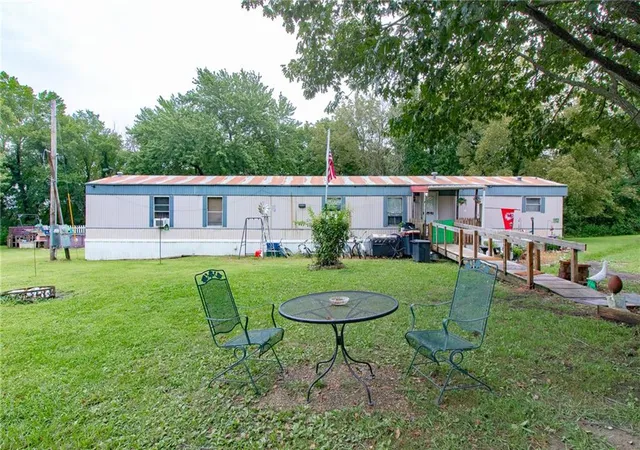 1st image of 125 Ne 641st Rd, Knob Noster, MO 65336 | MLS# 2637896