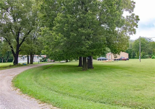 Photo 3 of Single family home for sale at 125 Ne 641st Rd, Knob Noster, MO 65336 | MLS# 2637896 | Listing updated on 2026-08-25