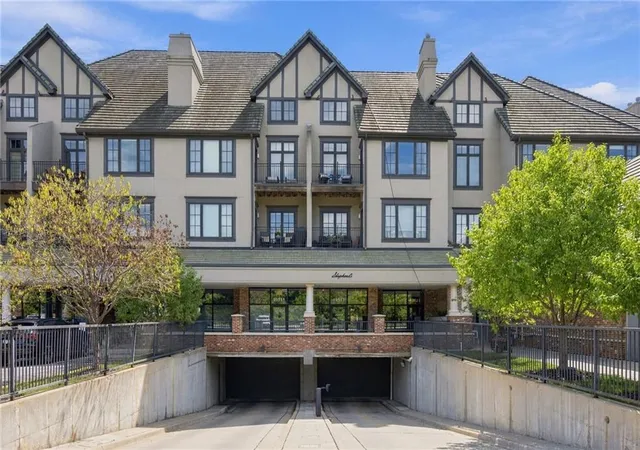 Photo 2 of Sale Pending at 10511 Mission Rd #302, Leawood, KS 66206 | MLS# 2637903 | Listing updated on 2026-10-06