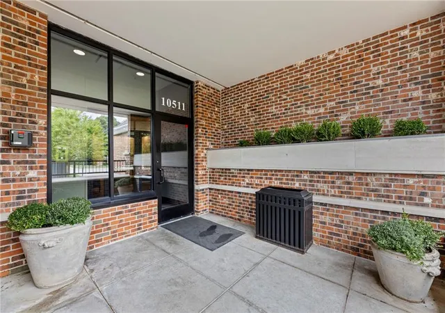 Photo 3 of Sale Pending at 10511 Mission Rd #302, Leawood, KS 66206 | MLS# 2637903 | Listing updated on 2026-10-06