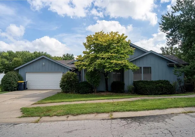 Photo 3 of Sale Pending at 8316 N Virginia Ave, Kansas City, MO 64118 | MLS# 2637905 | Listing updated on 2026-08-31