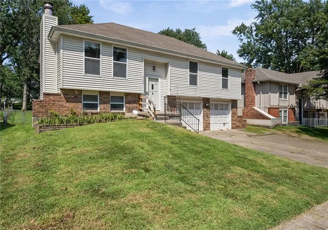 1st image of 2104 Nw 64th Ter, Kansas City, MO 64151 | MLS# 2637911
