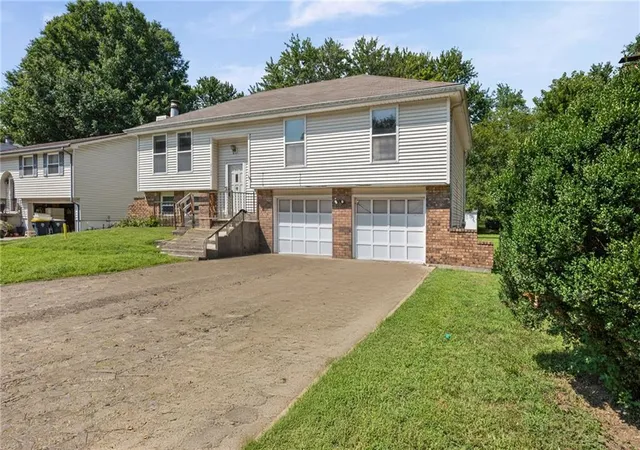 2nd image of 2104 Nw 64th Ter, Kansas City, MO 64151 | MLS# 2637911
