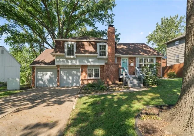 Photo 1 of Single family home for sale at 9746 Eby St, Overland Park, KS 66212 | MLS# 2637914 | Listing updated on 2026-09-05