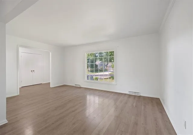 Photo 4 of Single family home for sale at 8812 W 95th Terrace, Overland Park, KS 66212 | MLS# 2637921 | Listing updated on 2026-09-05