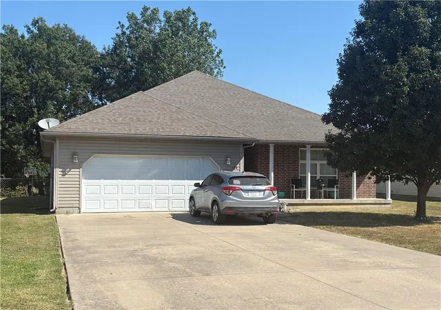 1st image of 514 Brooklyn Ct, Frontenac, KS 66763 | MLS# 2637926