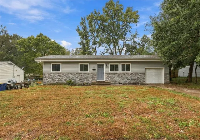 Photo 1 of Single family home for sale at 812 W Brown St, Liberty, MO 64068 | MLS# 2637930 | Listing updated on 2026-10-17