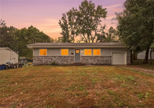 Photo 2 of Single family home for sale at 812 W Brown St, Liberty, MO 64068 | MLS# 2637930 | Listing updated on 2026-10-17