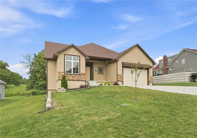 Photo 3 of Single family home for sale at 7402 Palmer Ave, Kansas City, MO 64133 | MLS# 2637931 | Listing updated on 2026-08-26