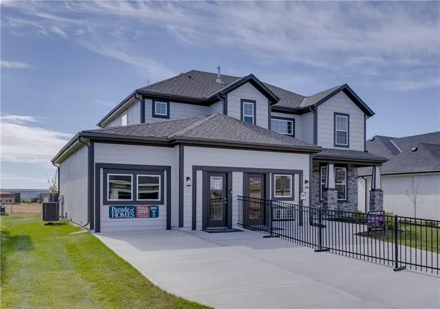 image of 17081 W 164th Ter, Olathe, KS 66062 | MLS# 2637932
