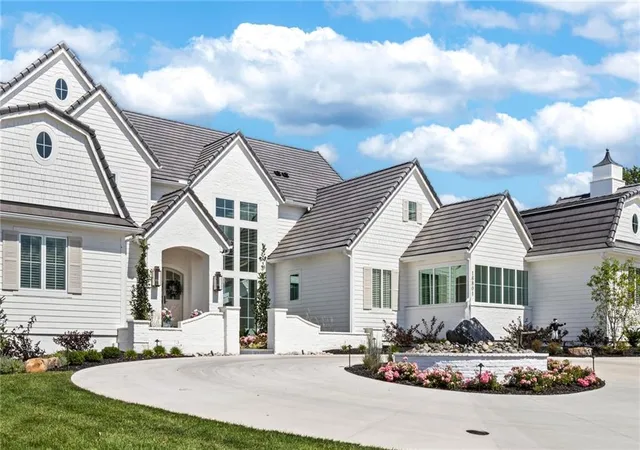 Photo 3 of Single family home for sale at 16801 Barton St, Overland Park, KS 66062 | MLS# 2637935 | Listing updated on 2026-09-21