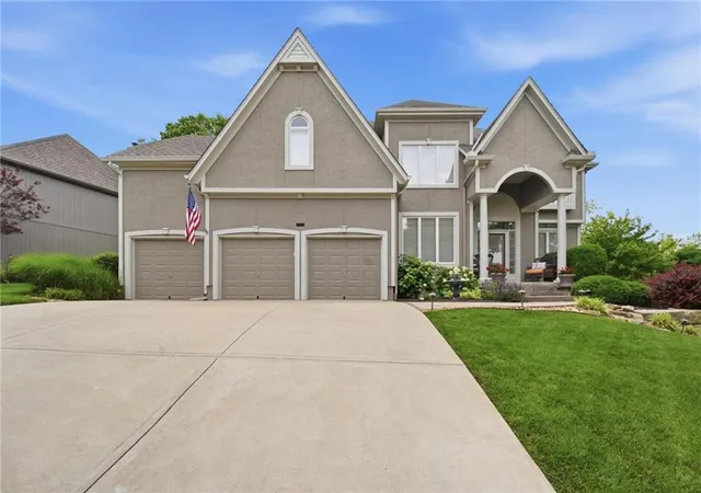 1st image of 20733 W 92nd St, Lenexa, KS 66220 | MLS# 2637942