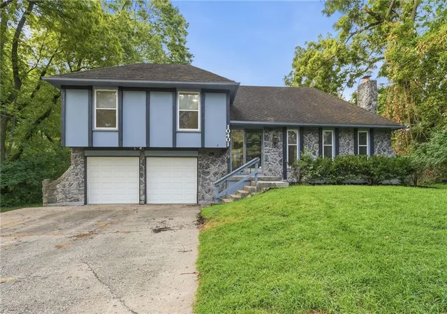 1st image of 10401 E 71st Ter, Raytown, MO 64133 | MLS# 2637958