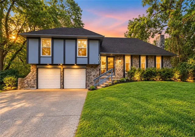 Photo 1 of Sale Pending at 10401 E 71st Ter, Raytown, MO 64133 | MLS# 2637958 | Listing updated on 2026-10-17
