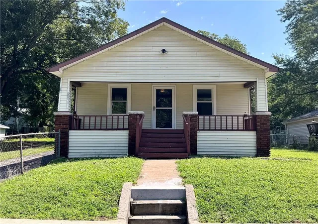 Photo 1 of Sale Pending at 1431 S Hardy Ave, Independence, MO 64052 | MLS# 2637961 | Listing updated on 2026-09-02