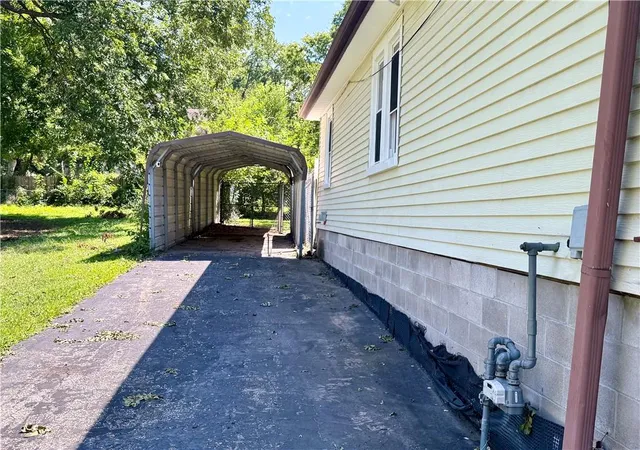 Photo 3 of Sale Pending at 1431 S Hardy Ave, Independence, MO 64052 | MLS# 2637961 | Listing updated on 2026-09-02