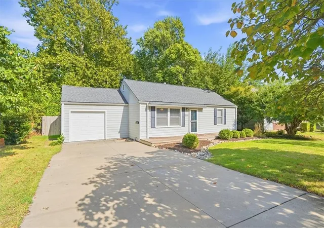 Single family home for sale at 5051 Buena Vista St, Roeland Park, KS 66205 | MLS# 2637963