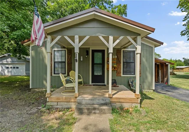 1st image of 509 N State St, Caney, KS 67333 | MLS# 2637967