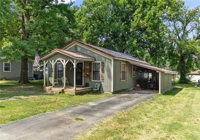 2nd image of 509 N State St, Caney, KS 67333 | MLS# 2637967