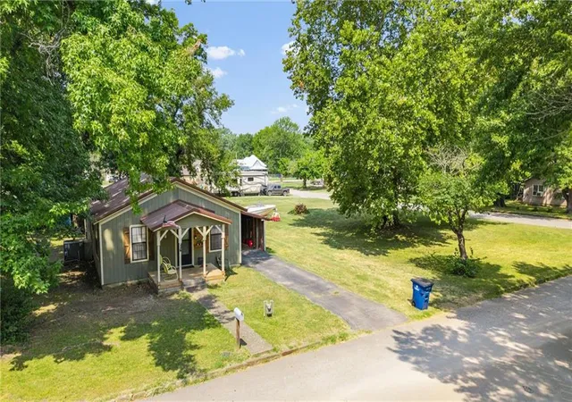 3rd image of 509 N State St, Caney, KS 67333 | MLS# 2637967