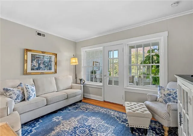 2nd image of 4506 Jc Nichols Pkwy #3N, Kansas City, MO 64111 | MLS# 2637971