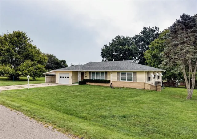 Photo 1 of Sale Pending at 1412 N Main St, Carrollton, MO 64633 | MLS# 2637973 | Listing updated on 2026-08-30