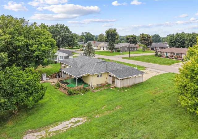 Photo 41 of Sale Pending at 1412 N Main St, Carrollton, MO 64633 | MLS# 2637973 | Listing updated on 2026-08-30