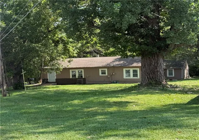 1st image of 4941 Shawnee Dr, Kansas City, KS 66106 | MLS# 2637974