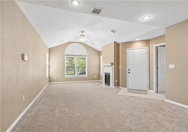 Photo 4 of House for sale at 931 Ne Devon Dr, Lee's Summit, MO 64064 | MLS# 2637980 | Listing updated on 2026-10-03