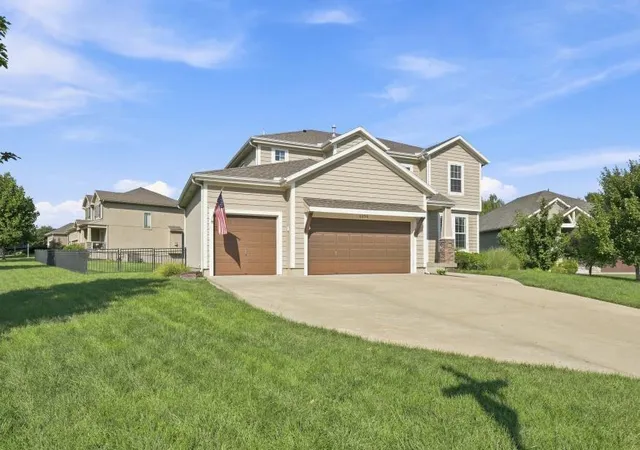 2nd image of 2298 W Hazelwood St, Olathe, KS 66061 | MLS# 2637986