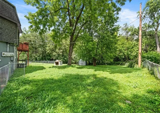 Listing Photo 2 - Condo for sale in building located at 4011 N - 4013 Jackson Ave, Kansas City, MO 64117 - Unit #