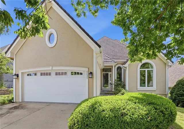 Photo 1 of Sale Pending at 5649 Ne Northgate Xing, Lee's Summit, MO 64064 | MLS# 2637991 | Listing updated on 2026-08-30